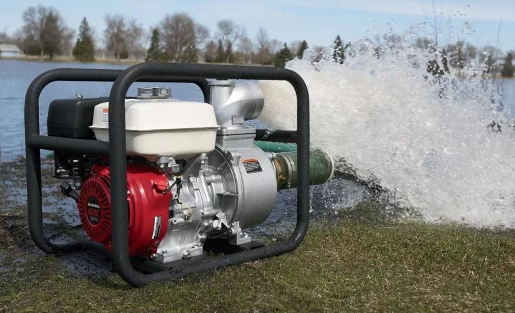 Как эффективно использовать бензиновую мотопомпу для уборки водоемов и бассейнов
