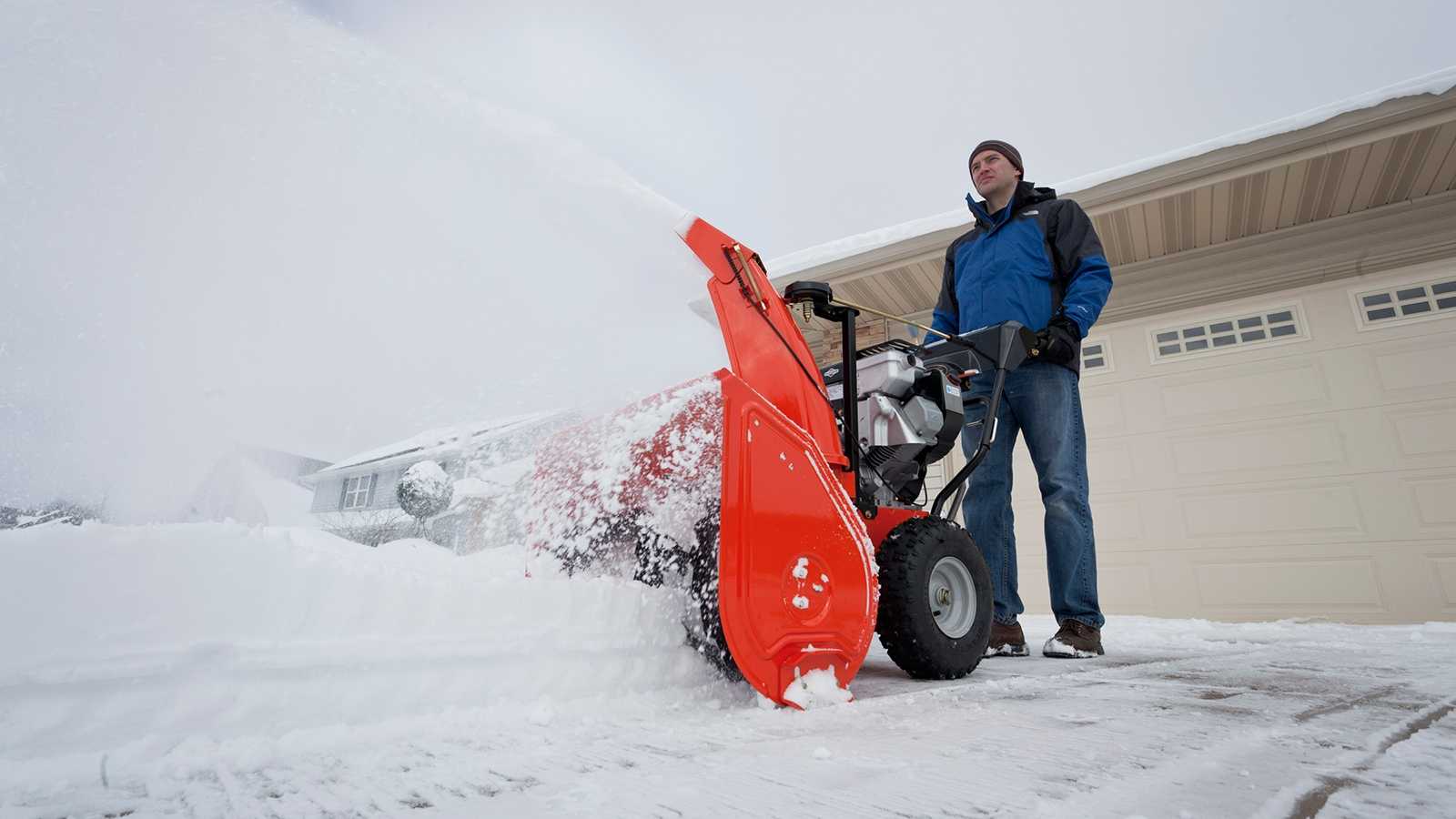 Бензиновый снегоуборщик: надежный помощник в зимний период