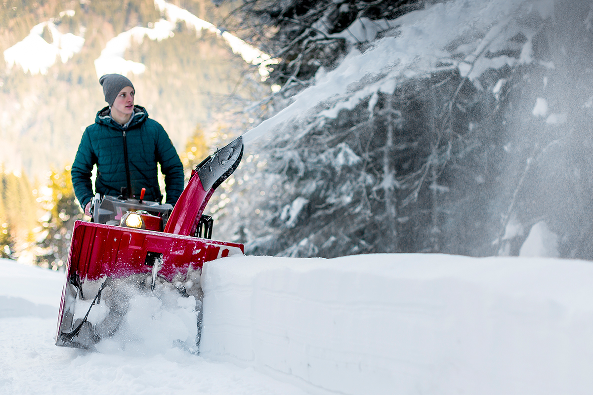 Как эффективно использовать бензиновый снегоуборщик: советы от профессионалов