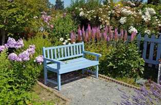 Беседки и скамейки: идеи для отдыха в саду