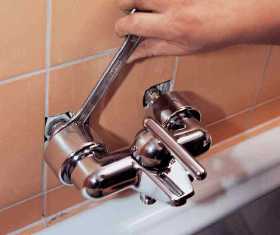 Как правильно установить смеситель в ванной комнате: пошаговая инструкция