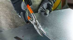 Необходимость ножниц по металлу в домашнем ремонте и строительстве
